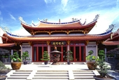 重建後新加坡蓮山雙林寺大雄寶殿