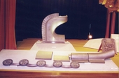 1995 年「唐代佛寺建築藝術展」中展示瓦當、脊頭瓦、鴟尾等設計模型